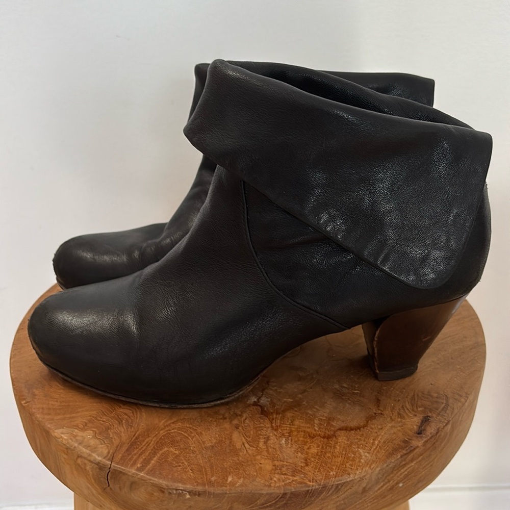 Frye “Lisa Shortie” - Black Leather Ankle Boot